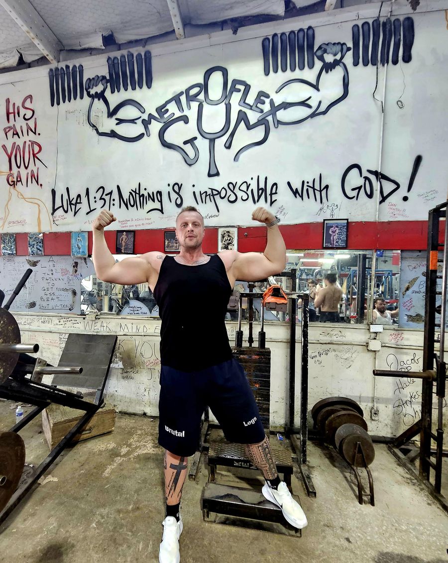 Ce mănâncă şi cât se antrenează un participant la concursurile de Strongman: „Am tras după mine camioane de 16 tone!” + Ce i-a spus Arnold Schwarzenegger și cum se antrenează Dorian Popa