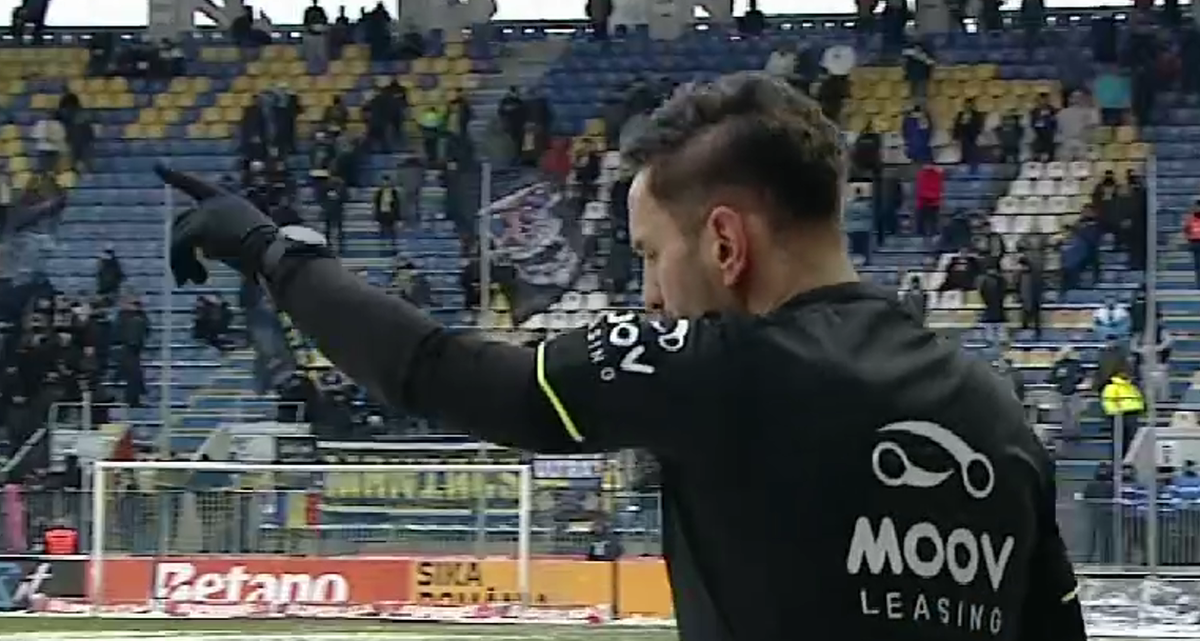 Mircea Rednic acuză la finalul meciului Petrolul - UTA: „M-au înjurat, au aruncat cu pietre în mine!”