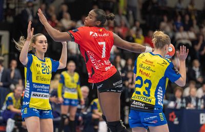 „Șocul Pera” n-a ajutat-o pe Gloria Bistrița! Eșec clar în meciul cu Metz din Liga Campionilor