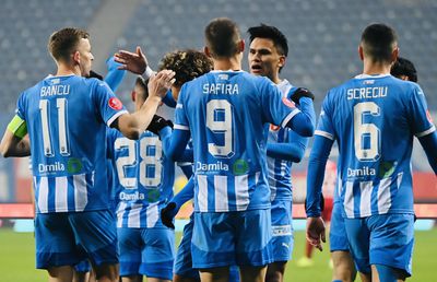 Probleme mari pentru un jucător al Craiovei la meciul cu Oțelul: „A vomitat la pauză. Nu știu ce s-a întâmplat cu el”