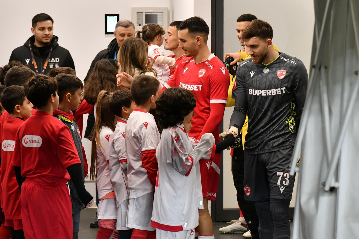 Foștii golgheteri de la Dinamo s-au pus de acord: „Pică foarte bine această înfrângere” / „O chestie de moral”