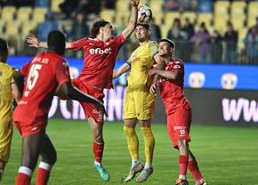 Petrolul - UTA Arad, la porțile play-off-ului » Ninsoare abundentă la Ploiești. „Ilie Oană”, acoperit de zăpadă