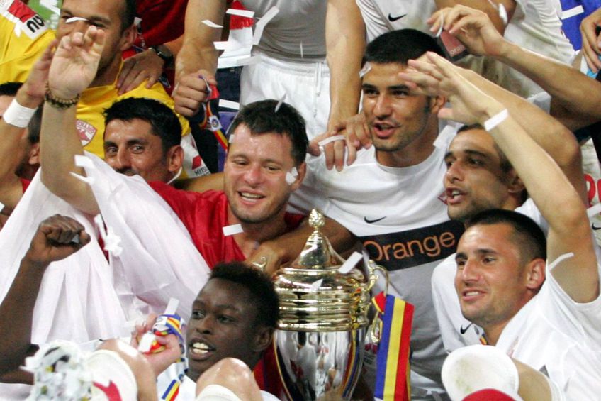 Marius Niculae (43 de ani) și Ionel Dănciulescu (48), foștii golgheteri din „Ștefan cel Mare” văd un lucru bun în faptul că Dinamo a pierdut cu Farul, scor 0-2. Aceștia consideră că echipa lui Zeljko Kopic va fi motivată suplimentar pentru meciul cu FCSB.