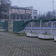 Garduri închise cu lacăt la Stadionul Dunărea din Galați.Foto: Andrei Furnigă, GSP