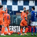 Alvaro Morata (nr. 7) vede „roșu” după al doilea „galben” și va pleca la vestiar / Foto: Imago