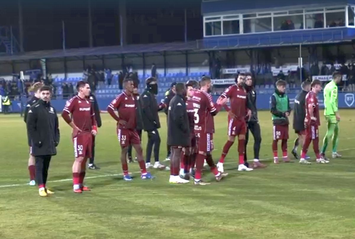 Galeria Rapidului a răbufnit la Ovidiu » Înjurături spre conducere, amenințări pentru jucători: „Vă rupem picioarele”