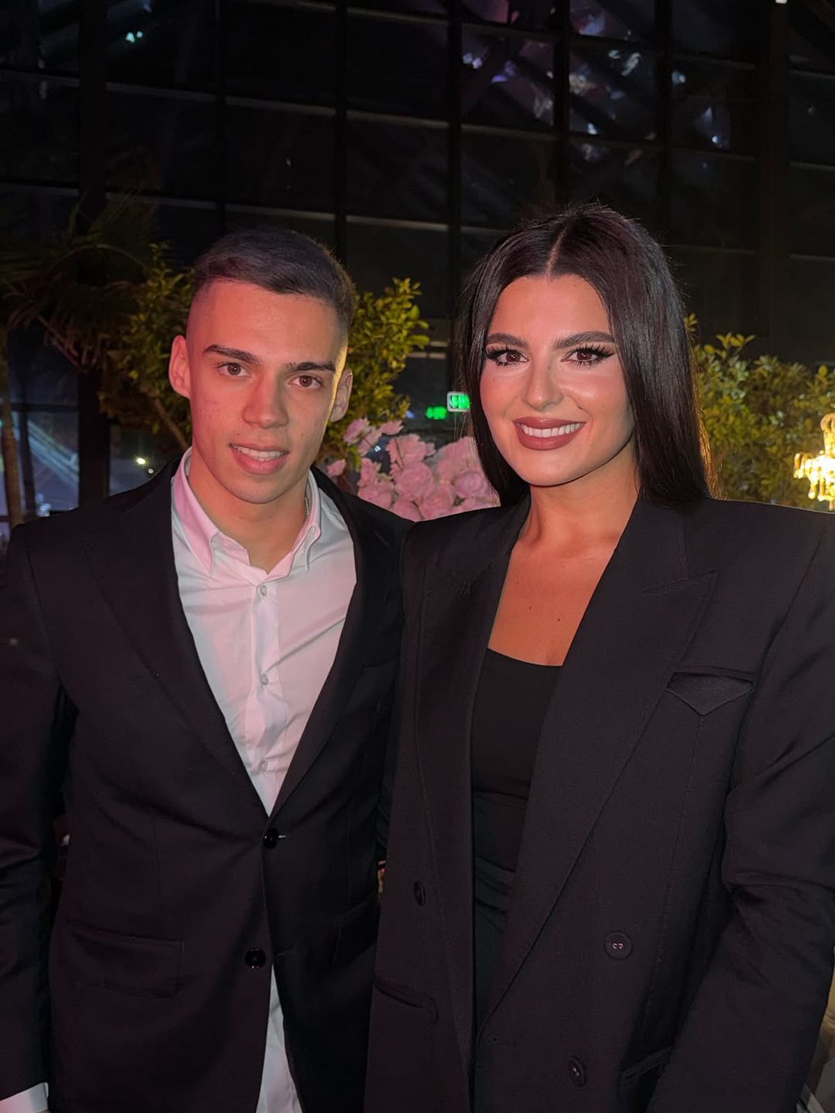 La 50 de ani, dinamovistul Florentin Petre s-a însurat a treia oară, chiar de Ziua Îndrăgostiților » Cine a furat toate privirile la petrecerea de nuntă