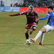 Claudiu Petrila vs Ionuț Vînă, în Farul - Rapid. Foto: Andrei Furnigă (GSP)