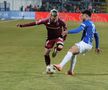 Claudiu Petrila vs Ionuț Vînă, în Farul - Rapid. Foto: Andrei Furnigă (GSP)