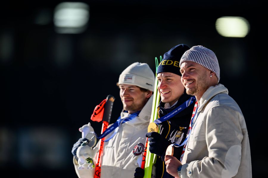 Marco Pantani onorat pe zăpadă de francezul Emilien Jacquelin, medaliat cu bronz la biatlon