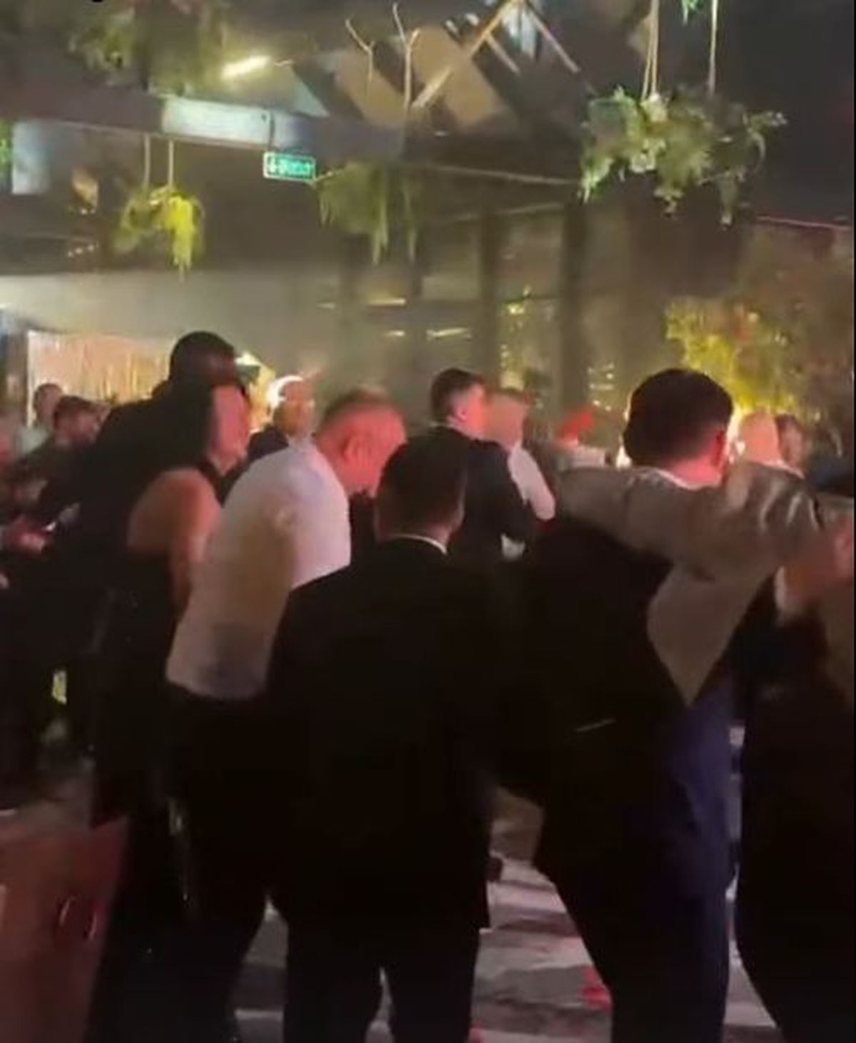 La 50 de ani, dinamovistul Florentin Petre s-a însurat a treia oară, chiar de Ziua Îndrăgostiților » Cine a furat toate privirile la petrecerea de nuntă