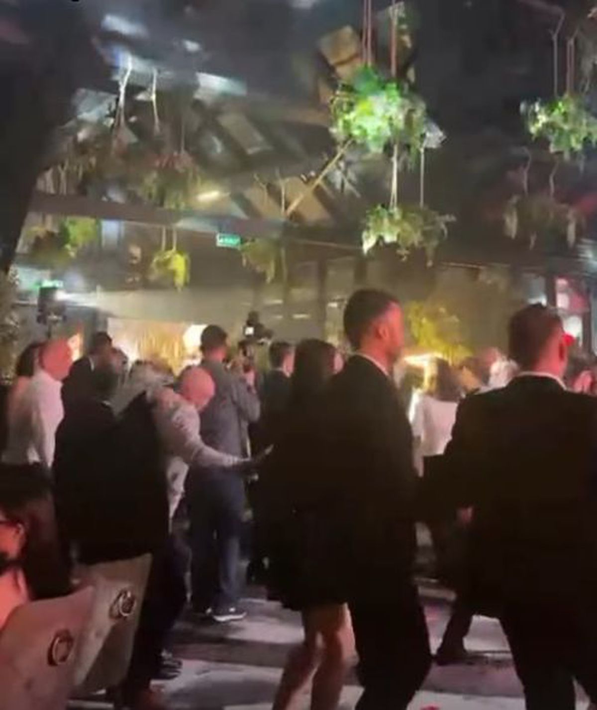 La 50 de ani, dinamovistul Florentin Petre s-a însurat a treia oară, chiar de Ziua Îndrăgostiților » Cine a furat toate privirile la petrecerea de nuntă