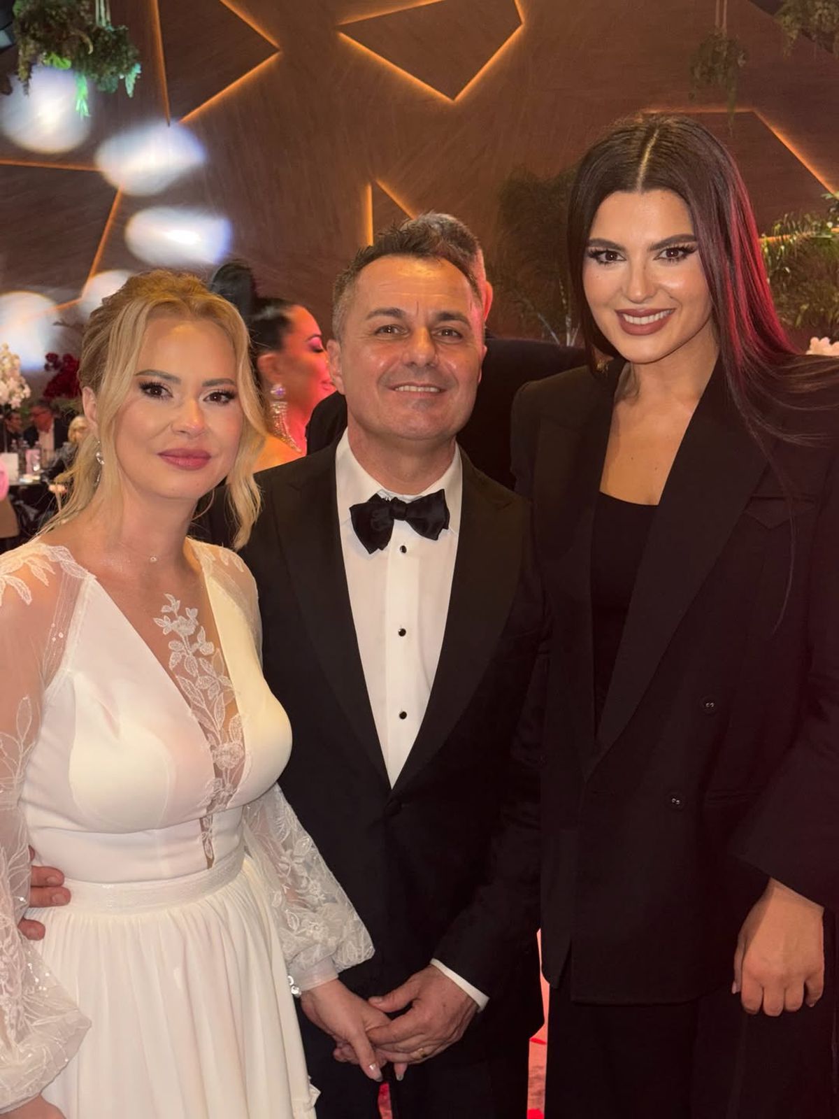 La 50 de ani, dinamovistul Florentin Petre s-a însurat a treia oară, chiar de Ziua Îndrăgostiților » Cine a furat toate privirile la petrecerea de nuntă