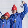 Charlotte Bankes și Huw Nightingale, campioni olimpic la snowboard cross la Milano Cortina Foto: Guliver/GettyImages