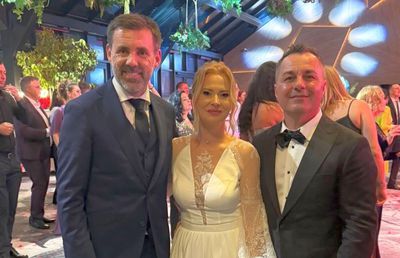 La 50 de ani, dinamovistul Florentin Petre s-a însurat a treia oară, chiar de Ziua Îndrăgostiților » Cine a furat toate privirile la petrecerea de nuntă