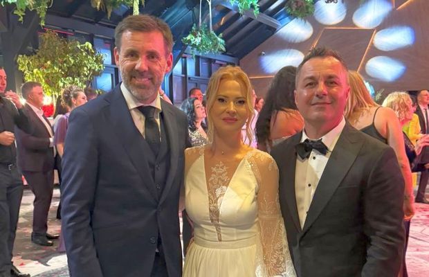 La 50 de ani, dinamovistul Florentin Petre s-a însurat a treia oară, chiar de Ziua Îndrăgostiților » Cine a furat toate privirile la petrecerea de nuntă