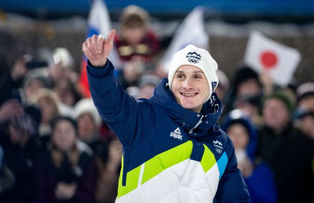 Familia Prevc nu se dezminte! Domen Prevc, aur olimpic la trambulina mare, după o revenire în forță