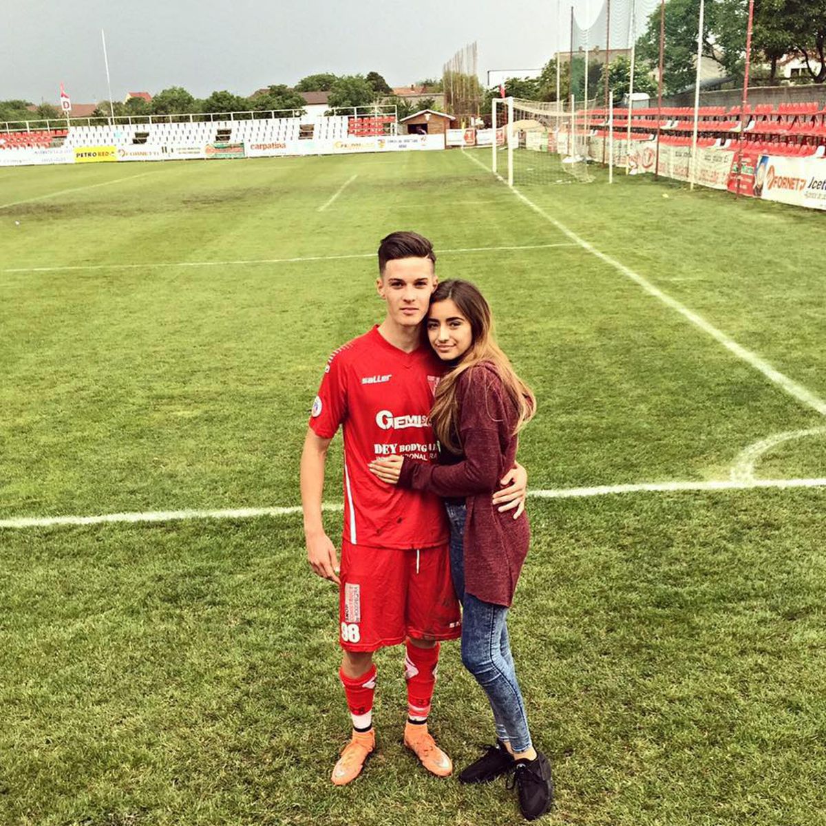 FOTO Ea se află în spatele formei de invidiat a lui Dennis Man! Cum arată fosta Miss Arad cu care fotbalistul se iubește de 7 ani