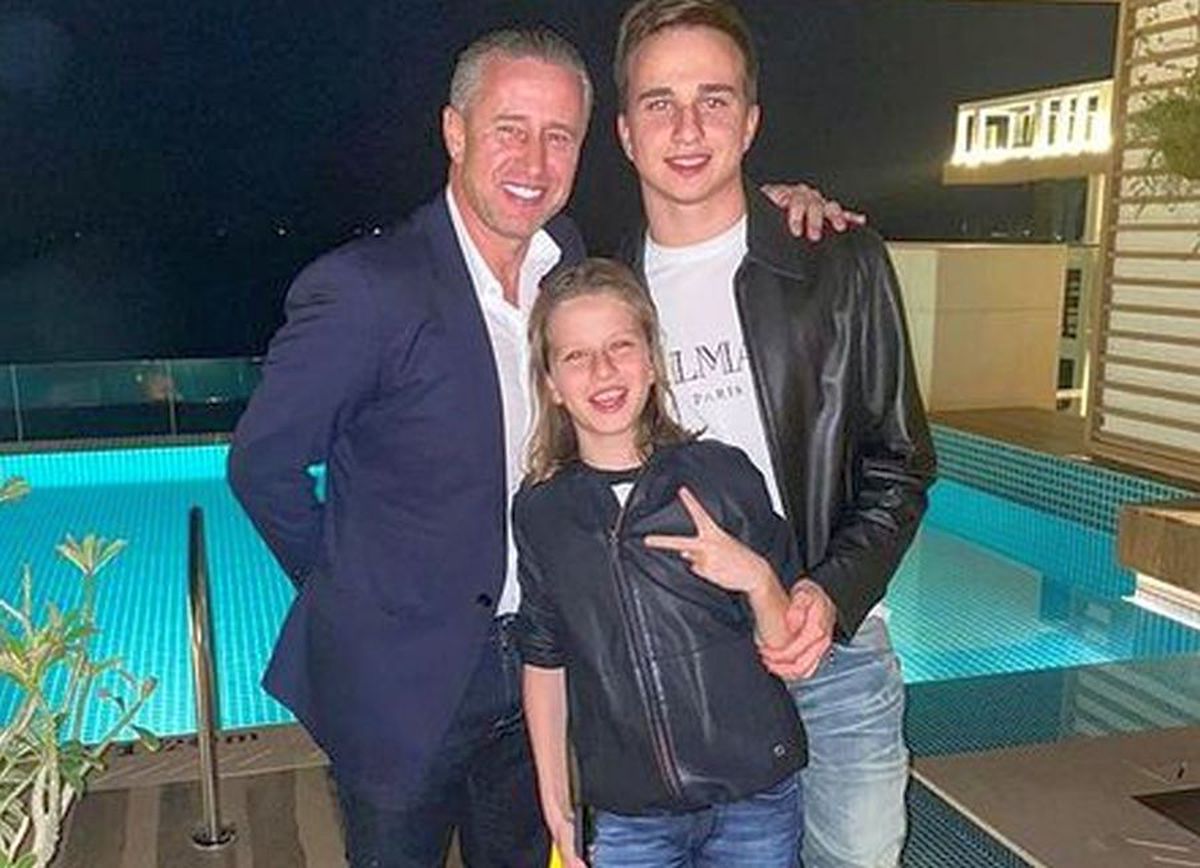 GALERIE FOTO Ce cadou! Anamaria Prodan și Laurențiu Reghecampf și-au răsfățat fiul la majorat