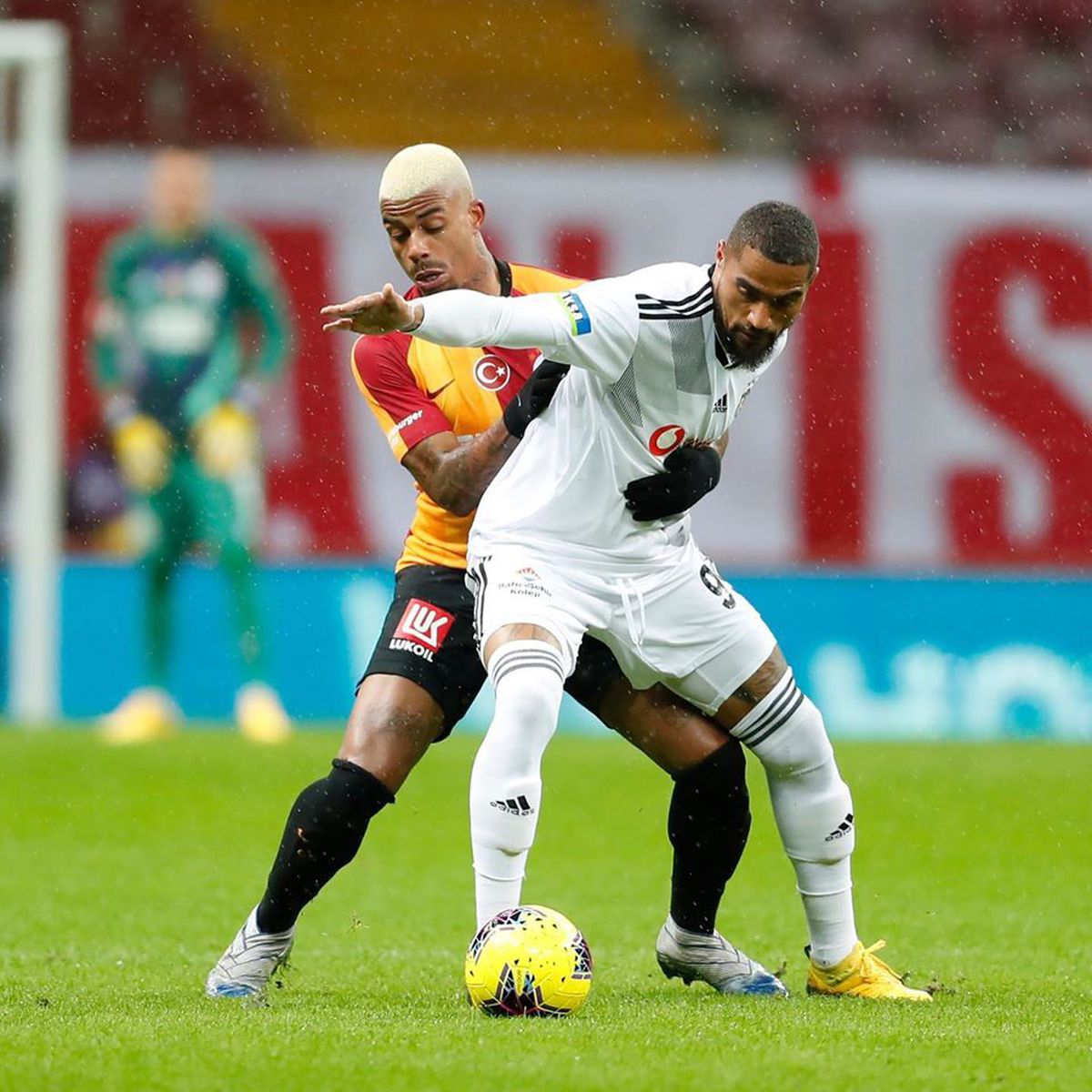 FOTO GALATASARAY - BEȘIKTAȘ 0-0 » Florin Andone a intrat pe final în derby-ul din Turcia, într-unul dintre puținele campionate neîntrerupte de coronavirus