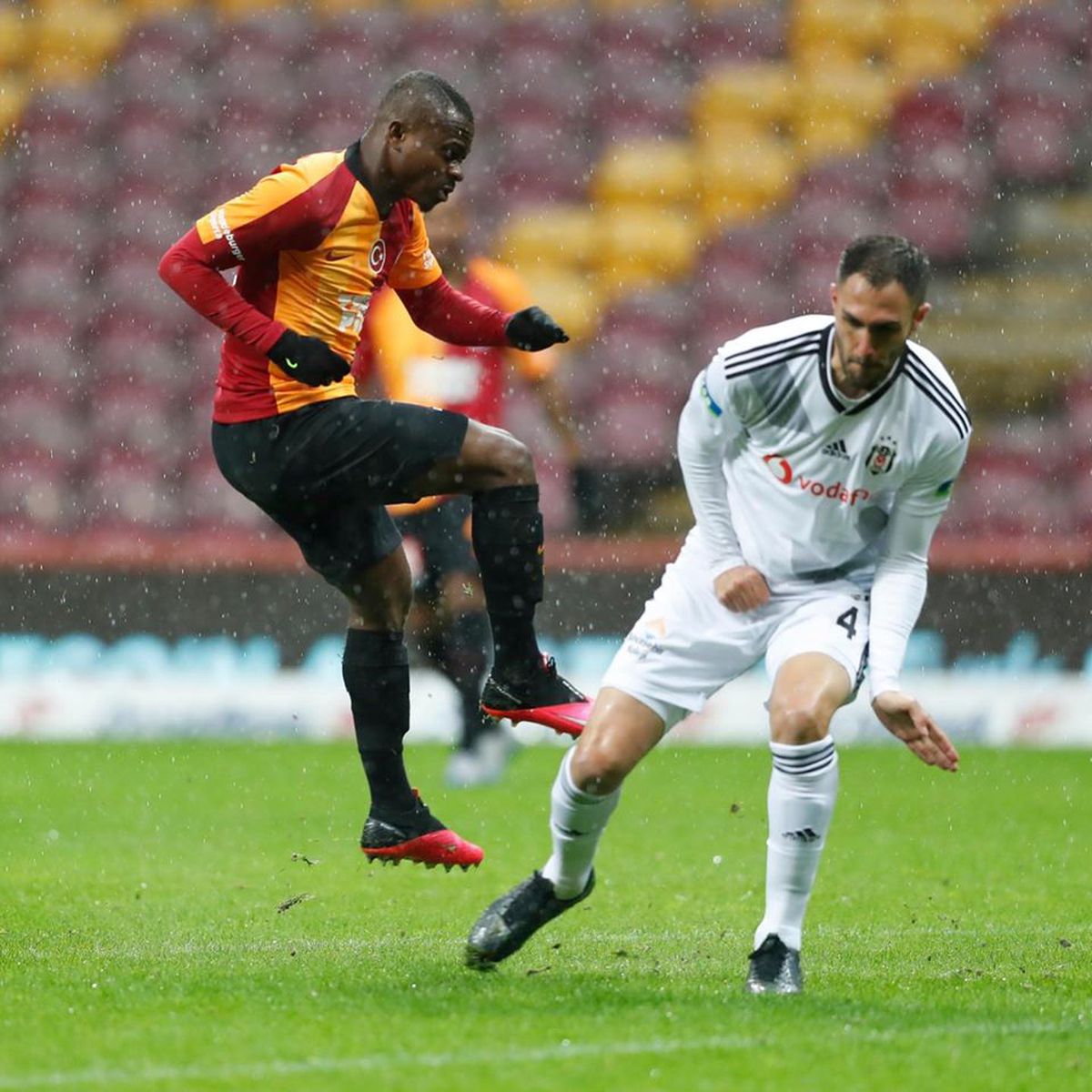 FOTO GALATASARAY - BEȘIKTAȘ 0-0 » Florin Andone a intrat pe final în derby-ul din Turcia, într-unul dintre puținele campionate neîntrerupte de coronavirus