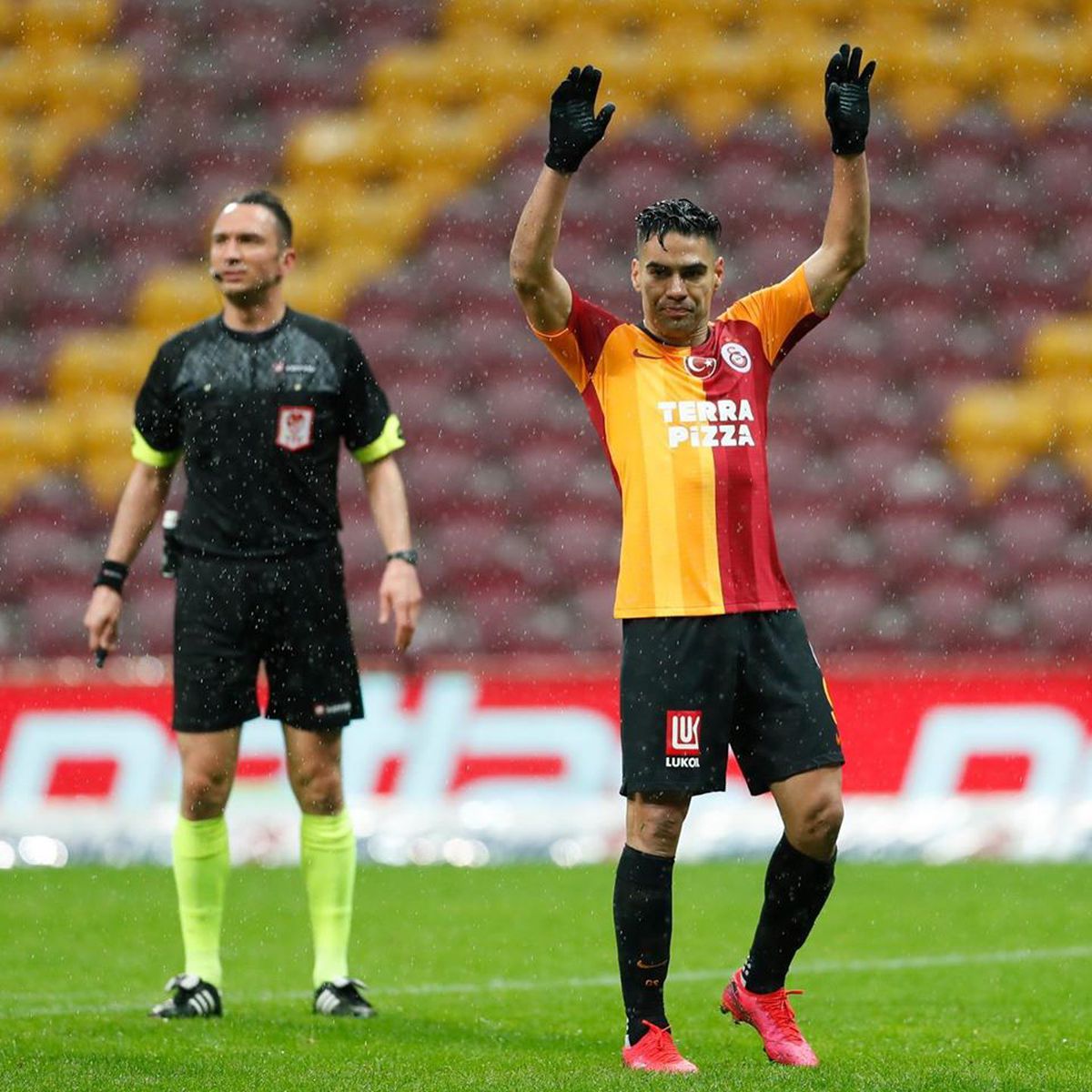 FOTO GALATASARAY - BEȘIKTAȘ 0-0 » Florin Andone a intrat pe final în derby-ul din Turcia, într-unul dintre puținele campionate neîntrerupte de coronavirus