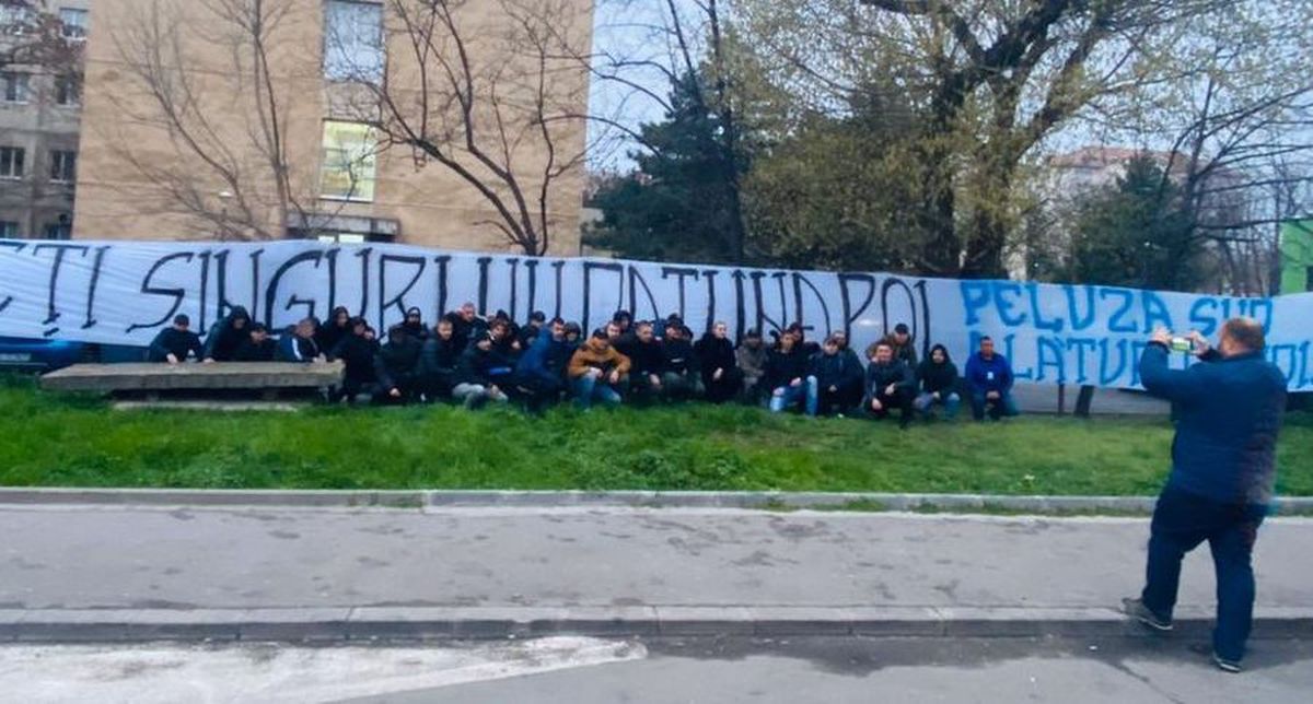 CORONAVIRUS / VIDEO Emoționant! IMAGINILE SERII în România! Ultrași cu torțe la spital, alături de medici în meciul cu pandemia de coronavirus: „Nu sunteți singuri, nu dați înapoi!”