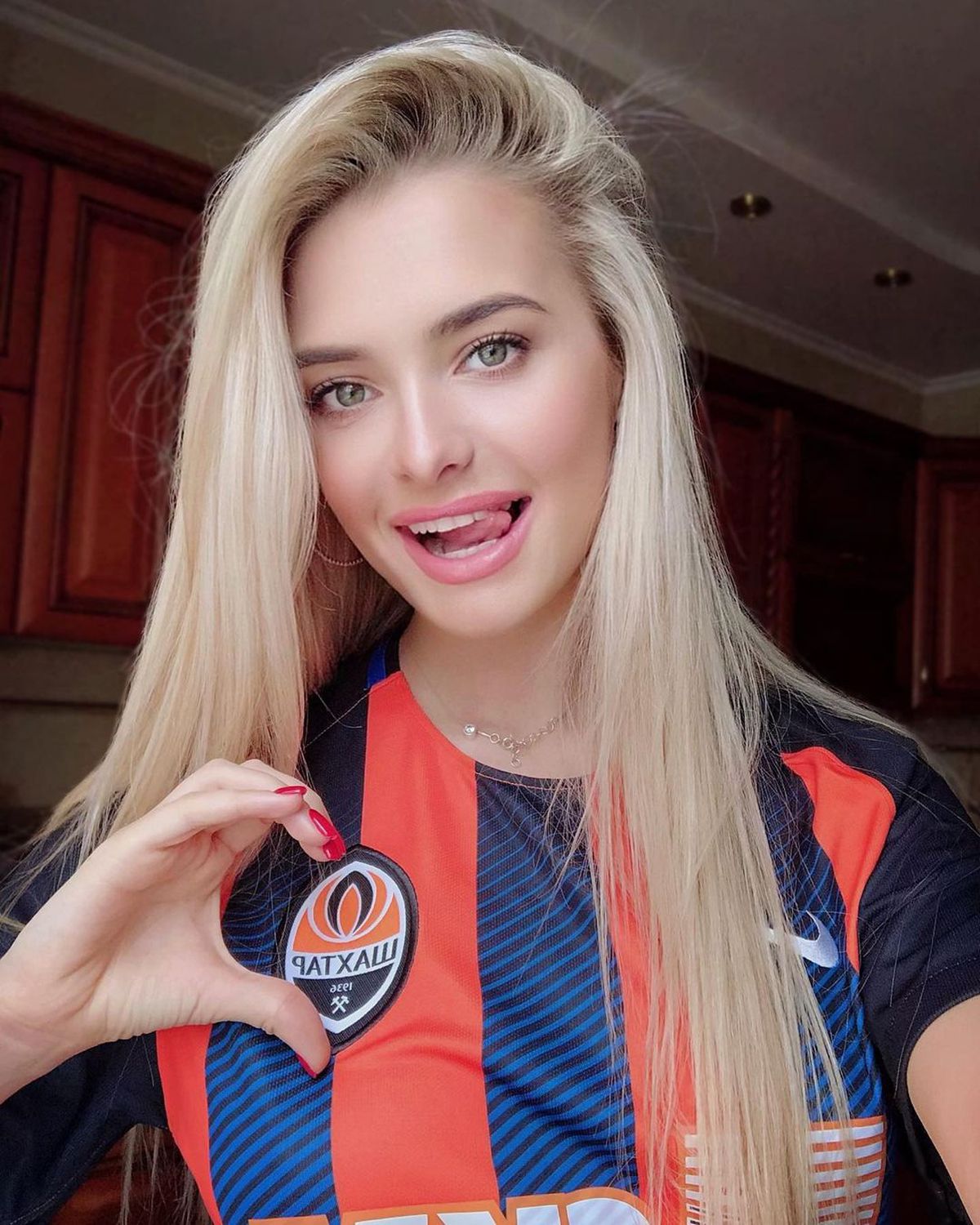 FOTO Apariție hot în Europa League! Fanii au comparat-o imediat cu Diletta