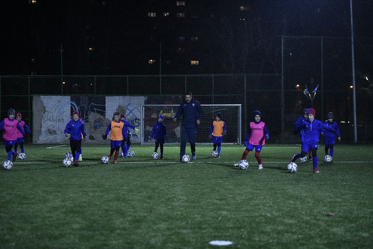 Combinată Steaua '80 - Ajax » GSP a asistat la antrenamentele Academiei CSA