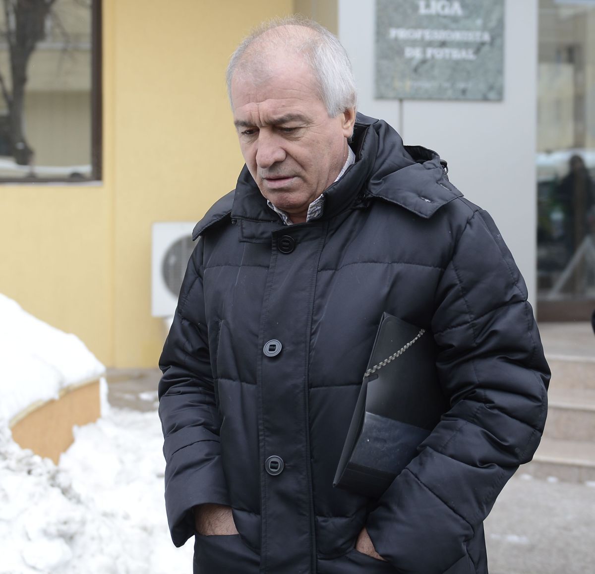 39 de ani de la calificarea Craiovei în semifinalele Cupei UEFA » Secretele eroului Negrilă: câți bani i-a adus golul decisiv, de ce n-a rămas în RFG alături de Marcel Răducanu, din ce motiv l-a luat de păr pe Halagian și ce pensie „nesimțită” are acum