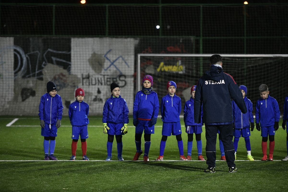 Combinată Steaua '80 - Ajax » GSP a asistat la antrenamentele Academiei CSA