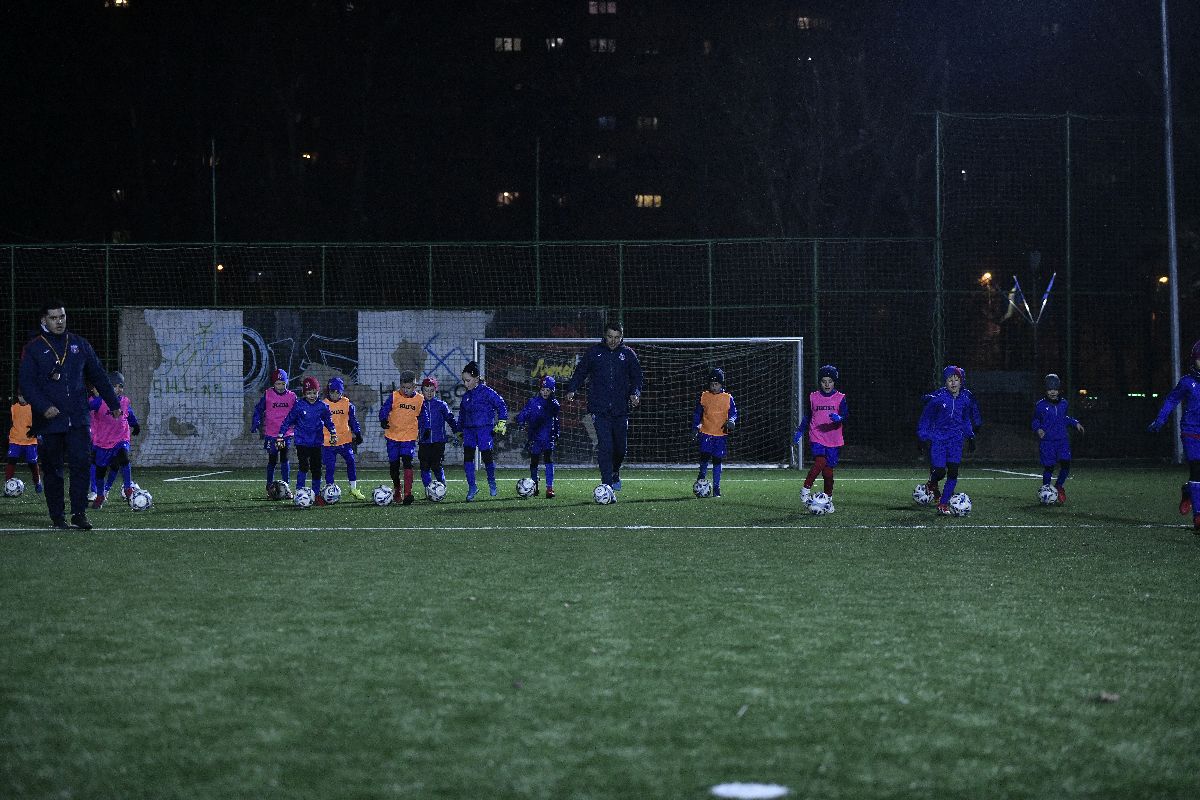 Combinată Steaua '80 - Ajax » GSP a asistat la antrenamentele Academiei CSA