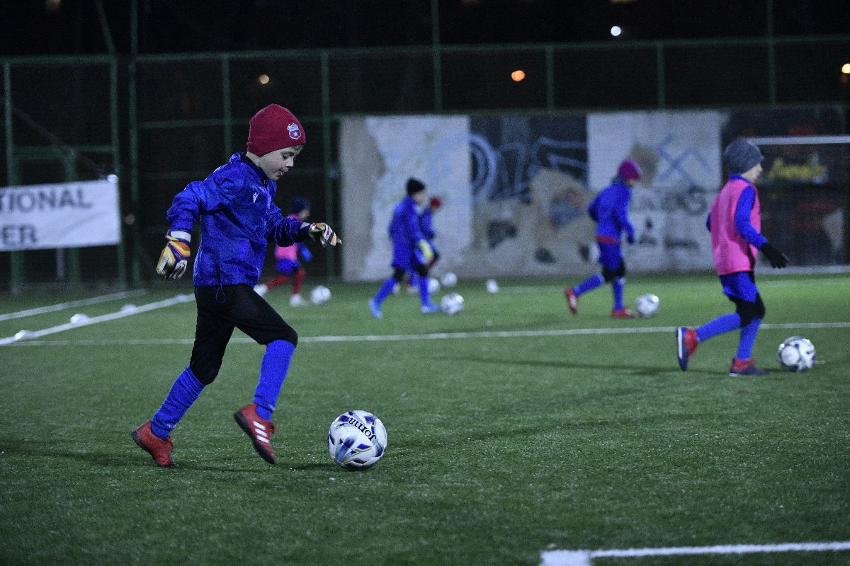 Combinată Steaua '80 - Ajax » GSP a asistat la antrenamentele Academiei CSA