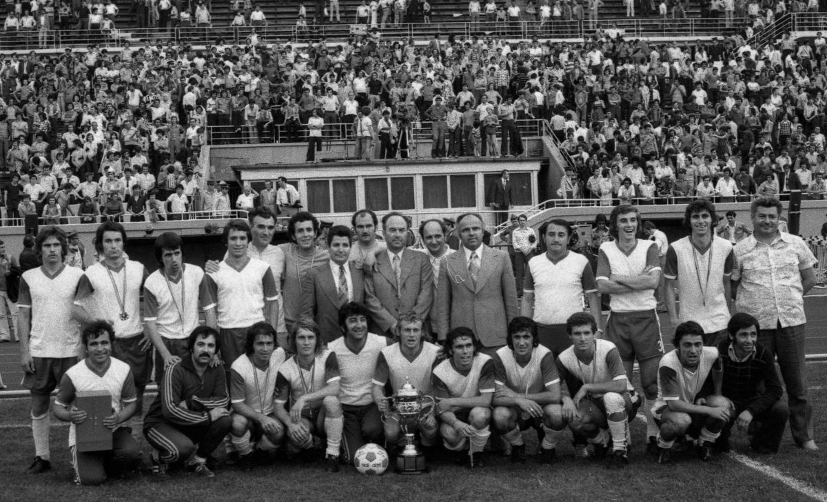 39 de ani de la calificarea Craiovei în semifinalele Cupei UEFA » Secretele eroului Negrilă: câți bani i-a adus golul decisiv, de ce n-a rămas în RFG alături de Marcel Răducanu, din ce motiv l-a luat de păr pe Halagian și ce pensie „nesimțită” are acum