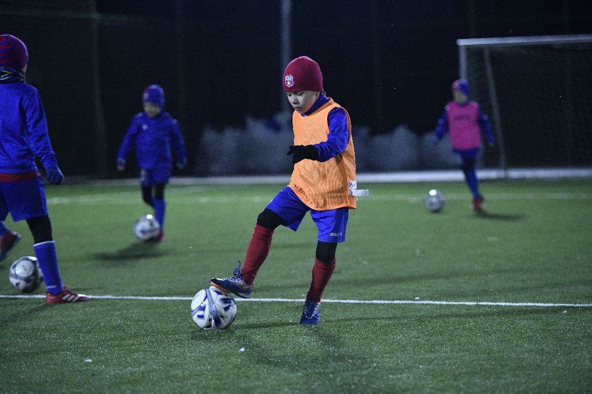 Combinată Steaua '80 - Ajax » GSP a asistat la antrenamentele Academiei CSA