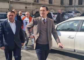 Burleanu, schimb de replici cu un jurnalist, în timp ce era în campanie în Craiova: „Vă dați demisia dacă naționala nu se califică la EURO 2024?”