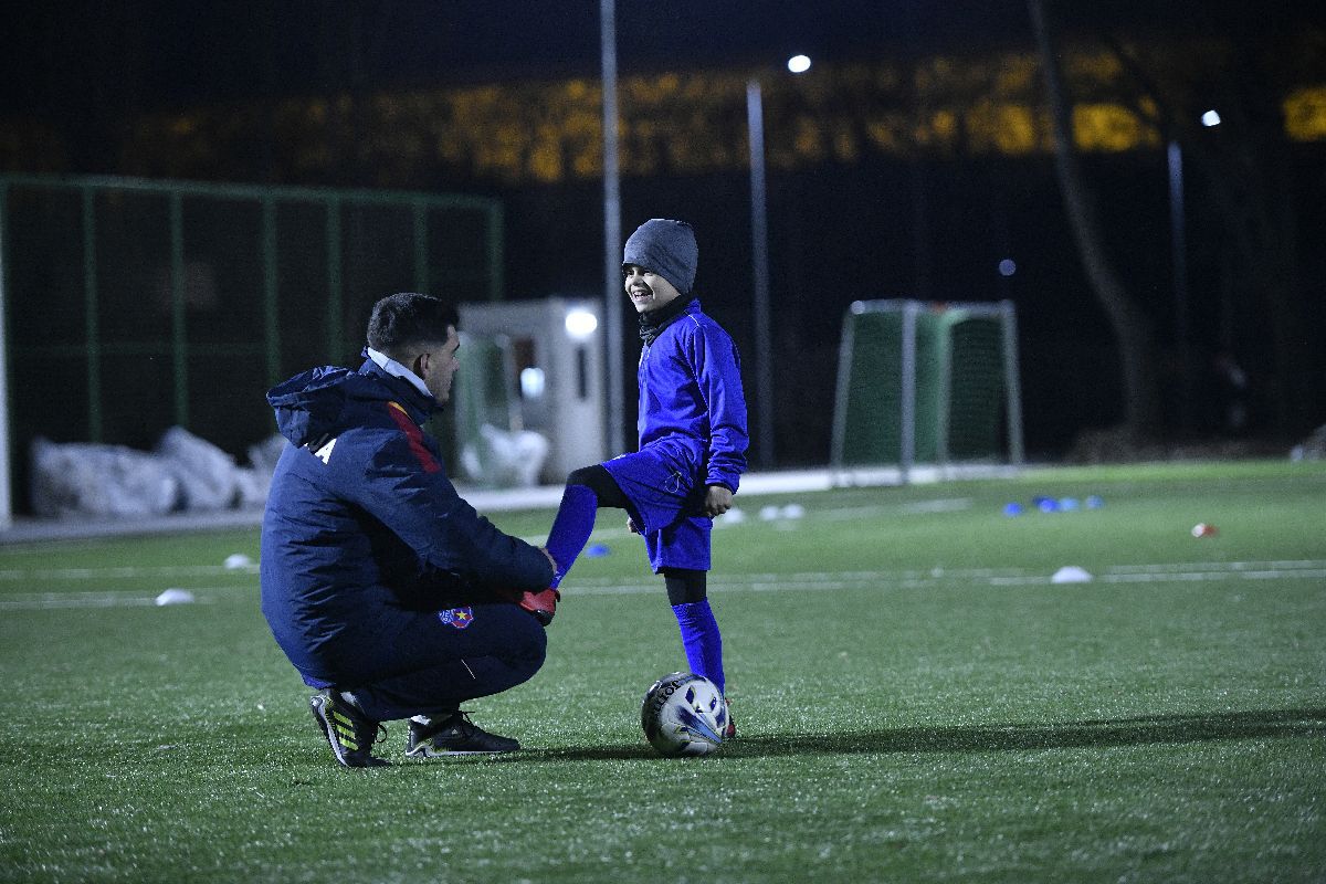 Combinată Steaua '80 - Ajax » GSP a asistat la antrenamentele Academiei CSA