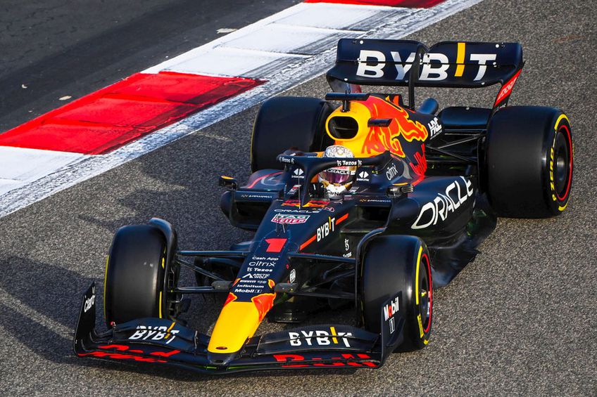 Max Verstappen, în cea mai recentă variantă a RB18, noului monopost Red Bull Racing // foto: Imago Images
