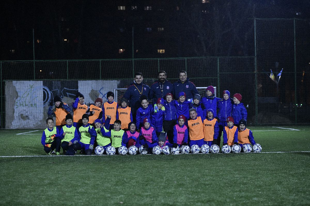 Combinată Steaua '80 - Ajax » GSP a asistat la antrenamentele Academiei CSA