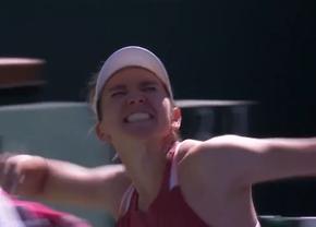 Simona Halep, explozie de bucurie după ultimul punct al meciului cu Sorana Cîrstea » Cum a arătat salutul de peste fileu