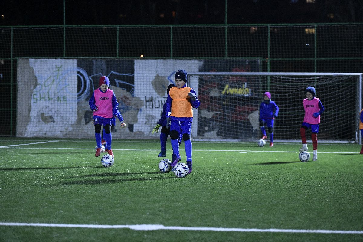 Combinată Steaua '80 - Ajax » GSP a asistat la antrenamentele Academiei CSA