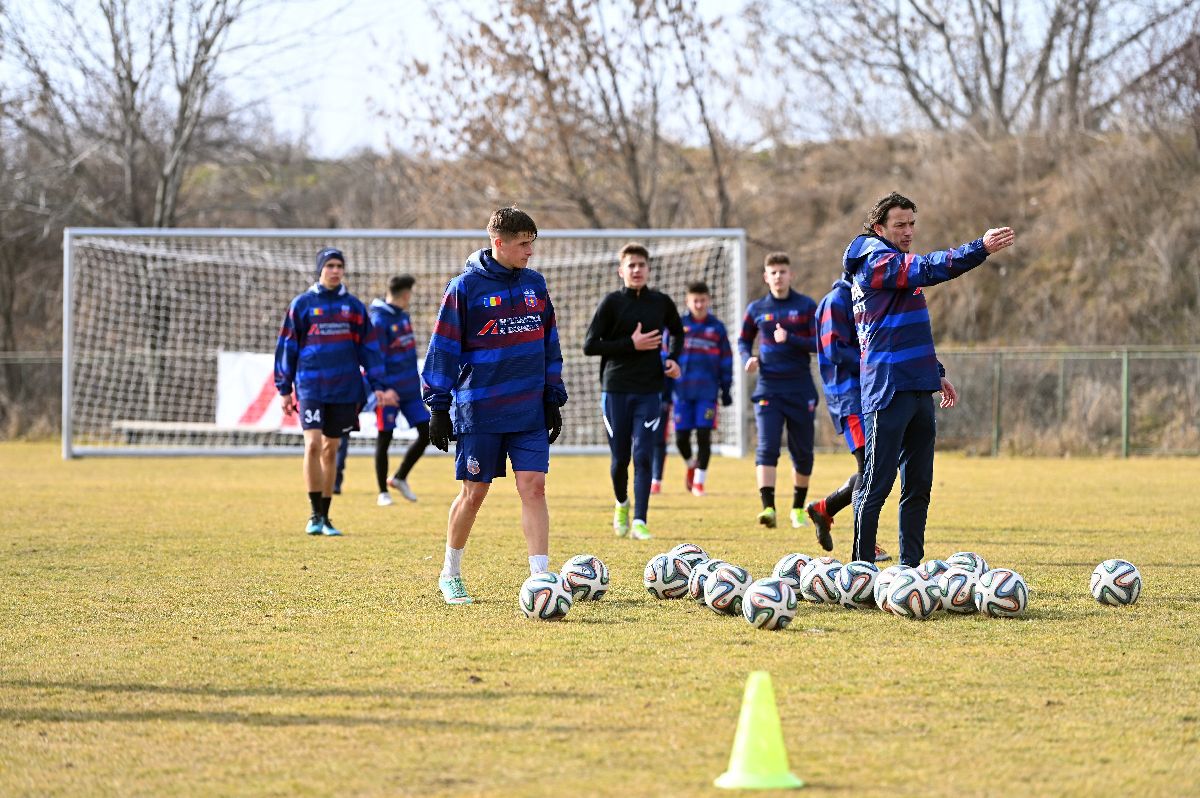 Steaua a băgat peste 1 milion € în Academie + Ogăraru supervizează antrenamentele