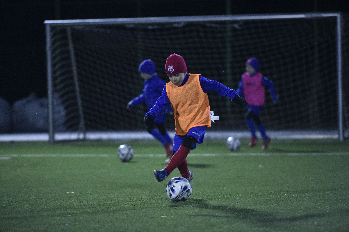 Combinată Steaua '80 - Ajax » GSP a asistat la antrenamentele Academiei CSA