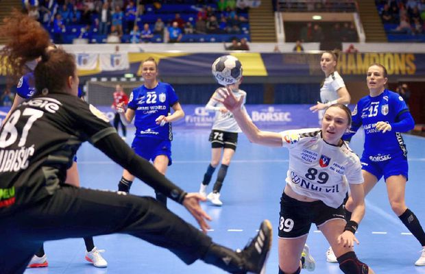 Scandal după SCM Râmnicu Vâlcea - CSM București » Jucătoarele, băgate în ședință: „Să vă fie rușine, e cea mai mare umilință!”