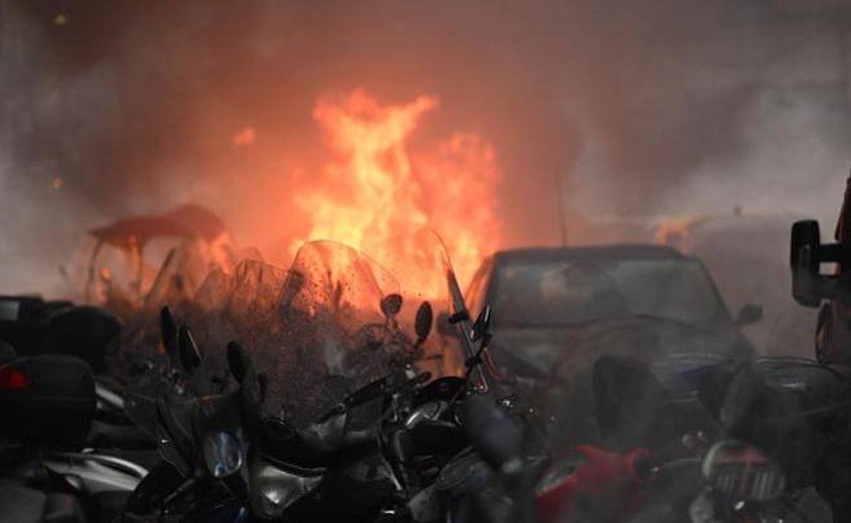 Prăpăd pe străzile din Napoli » Ce a rămas în urma celor 600 de ultrași germani