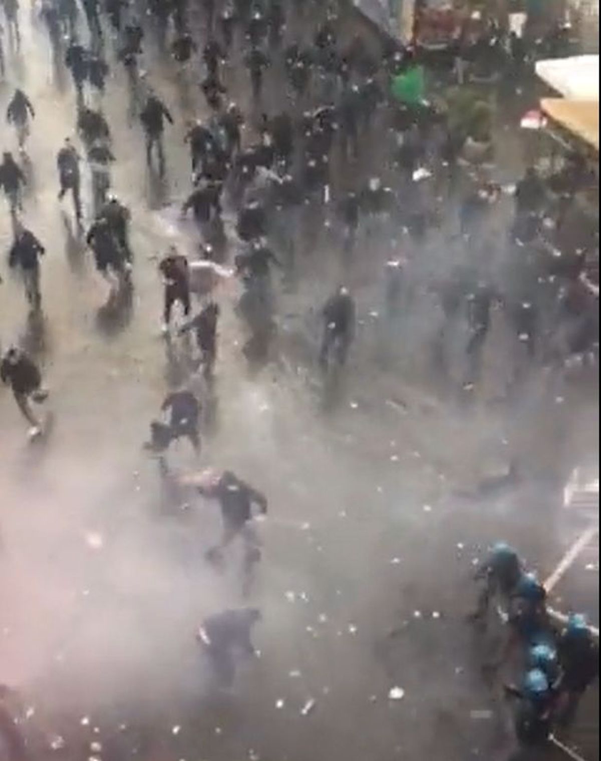 Bătaie pe străzi Napoli - Frankfurt