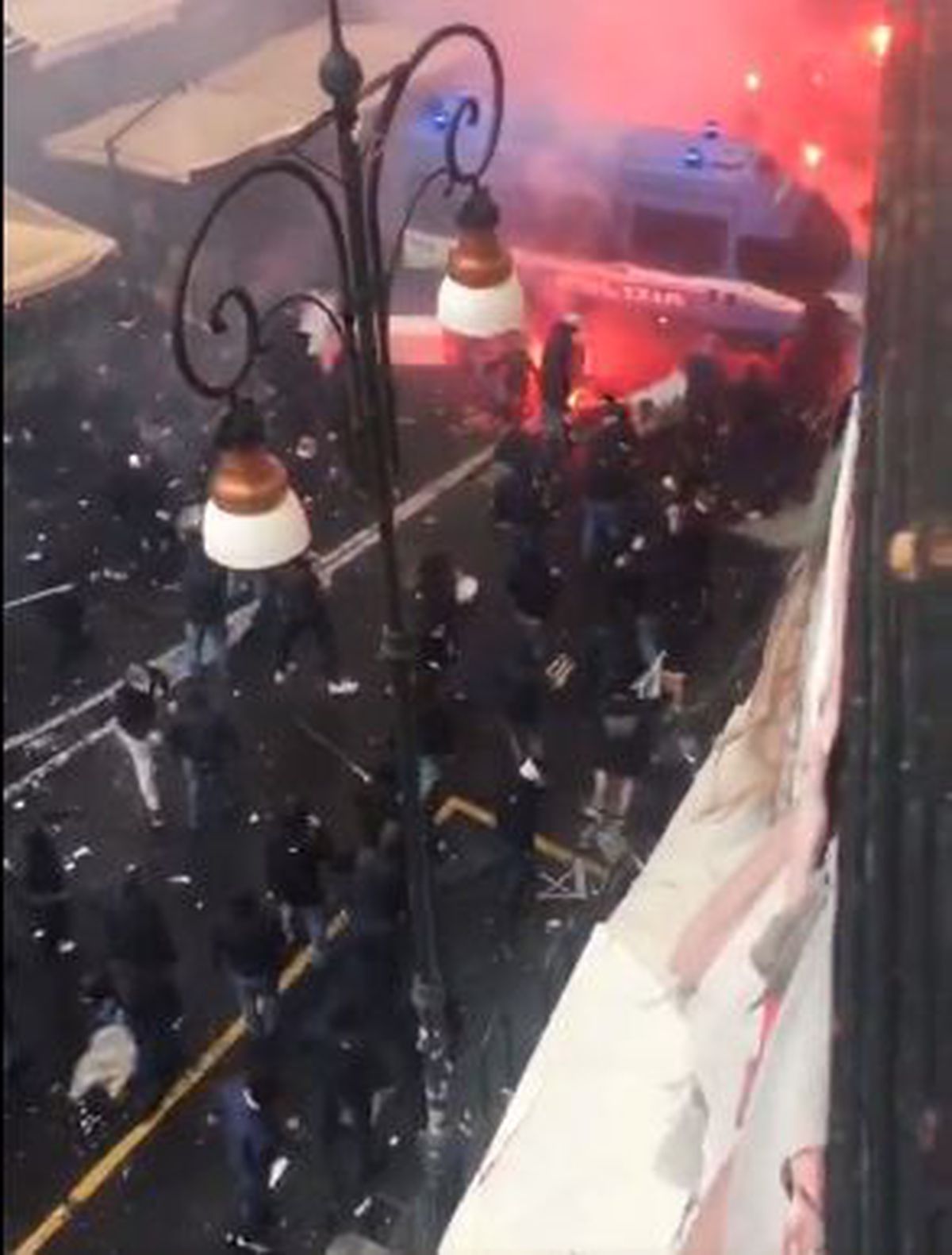 7 arestări. Ultrașii lui Napoli au vrut să se ducă peste nemții care au vandalizat orașul