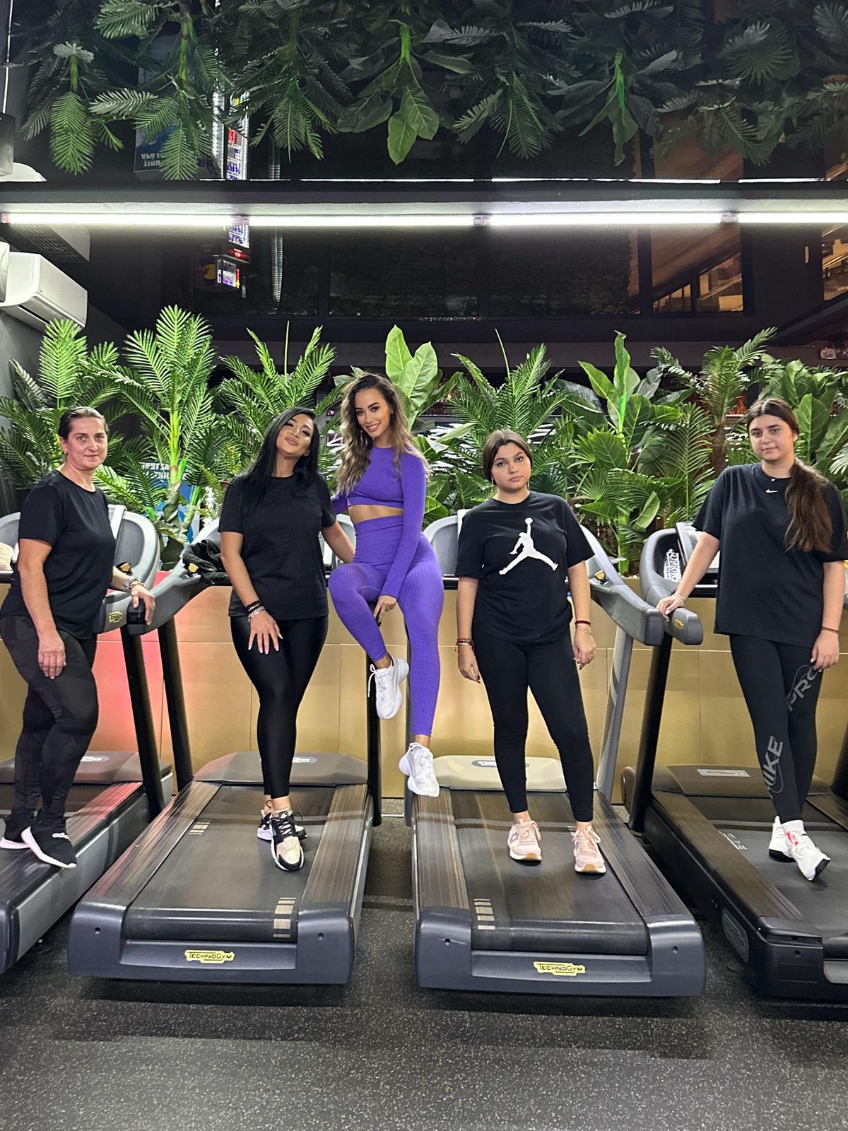 Dimineața la bancă, seară în sală » Secretele Larisei, antrenoare de fitness: „Când am poftă de dulce, asta încerc să mănânc”