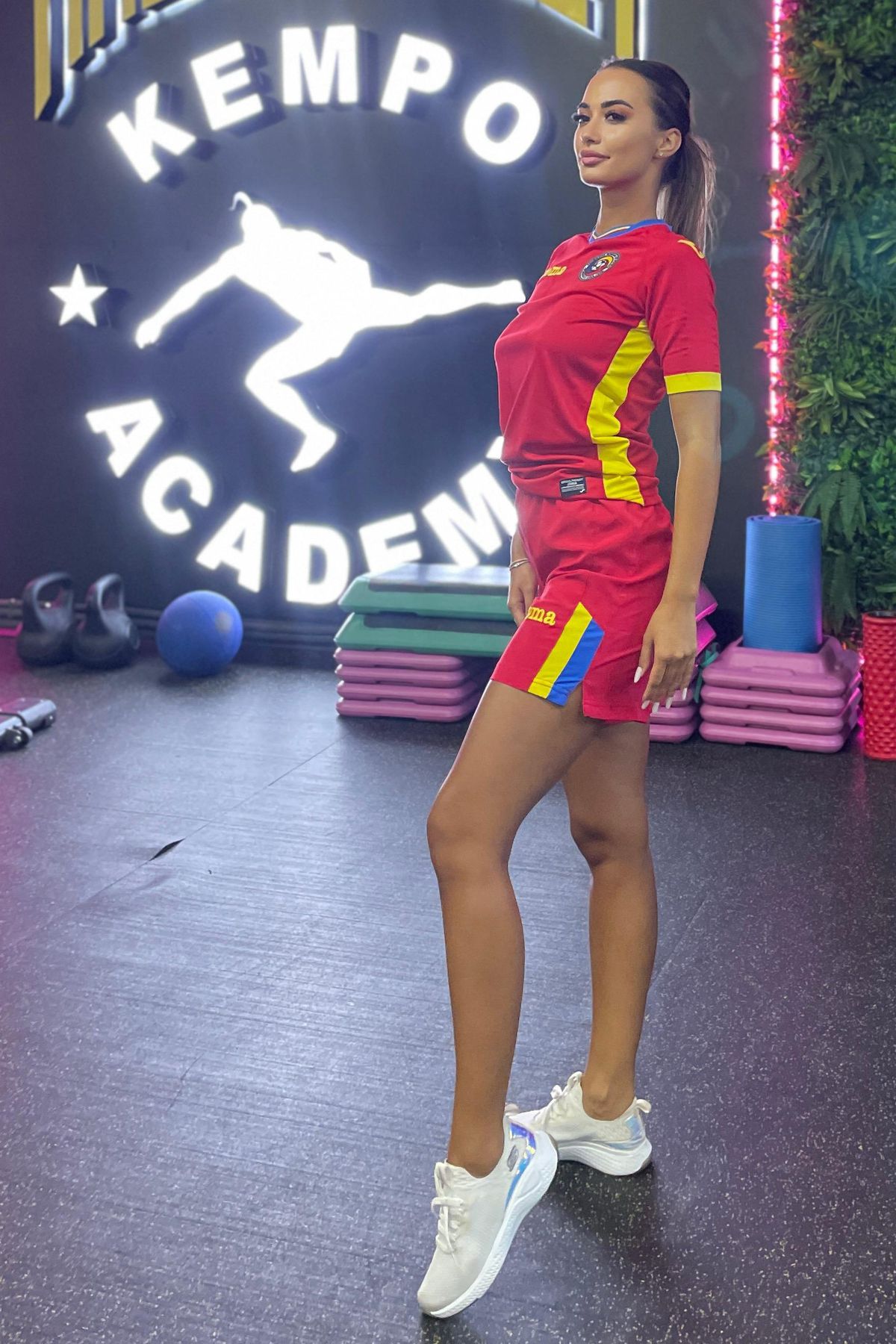 Dimineața la bancă, seară în sală » Secretele Larisei, antrenoare de fitness: „Când am poftă de dulce, asta încerc să mănânc”