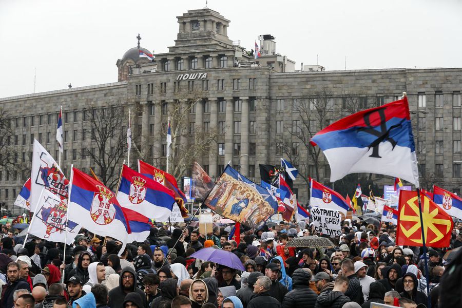 Protest uriaș în capitala Serbiei/Foto: Getty Images Imagini NEMAIVĂZUTE de la Belgrad: cel mai mare protest din istoria țării » Sute de mii de oameni pe străzi! Djokovic, printre sportivii care au susținut demersul